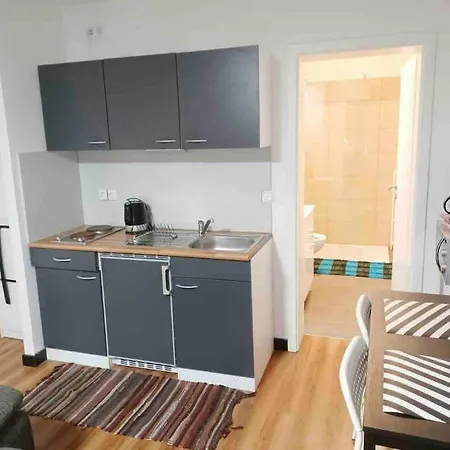 Apartment Restaurant *